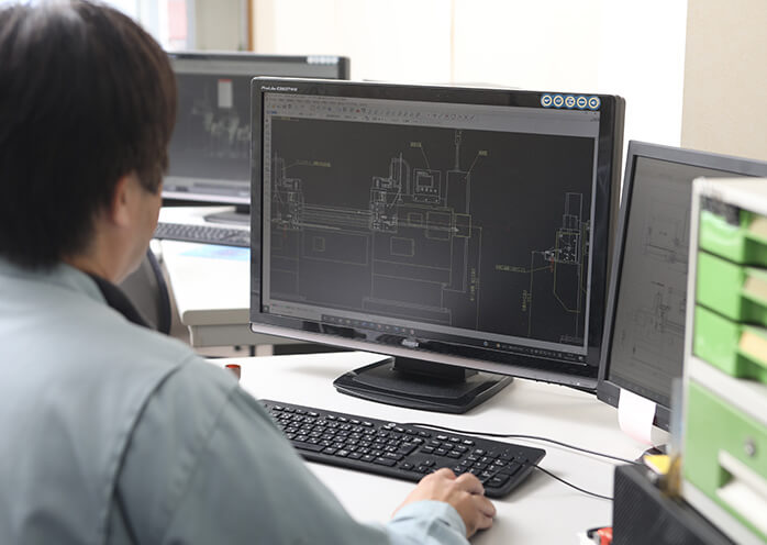 設　計 長年、パイプ端末加工機専門で行ってきたノウハウが基に。